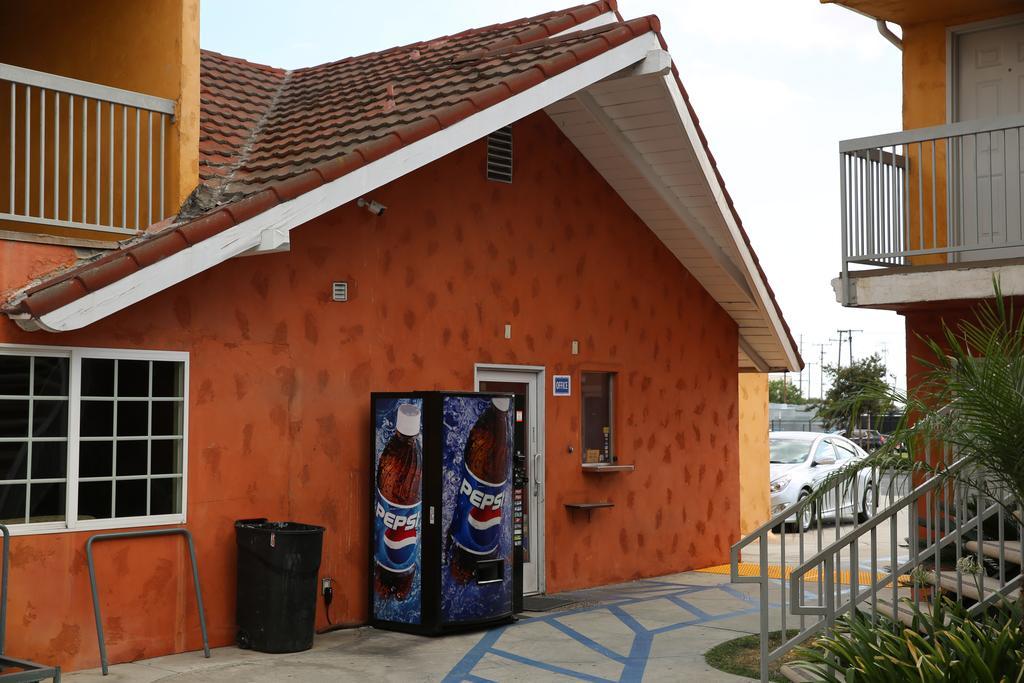 Chateau Inn & Suites Downey Exterior photo